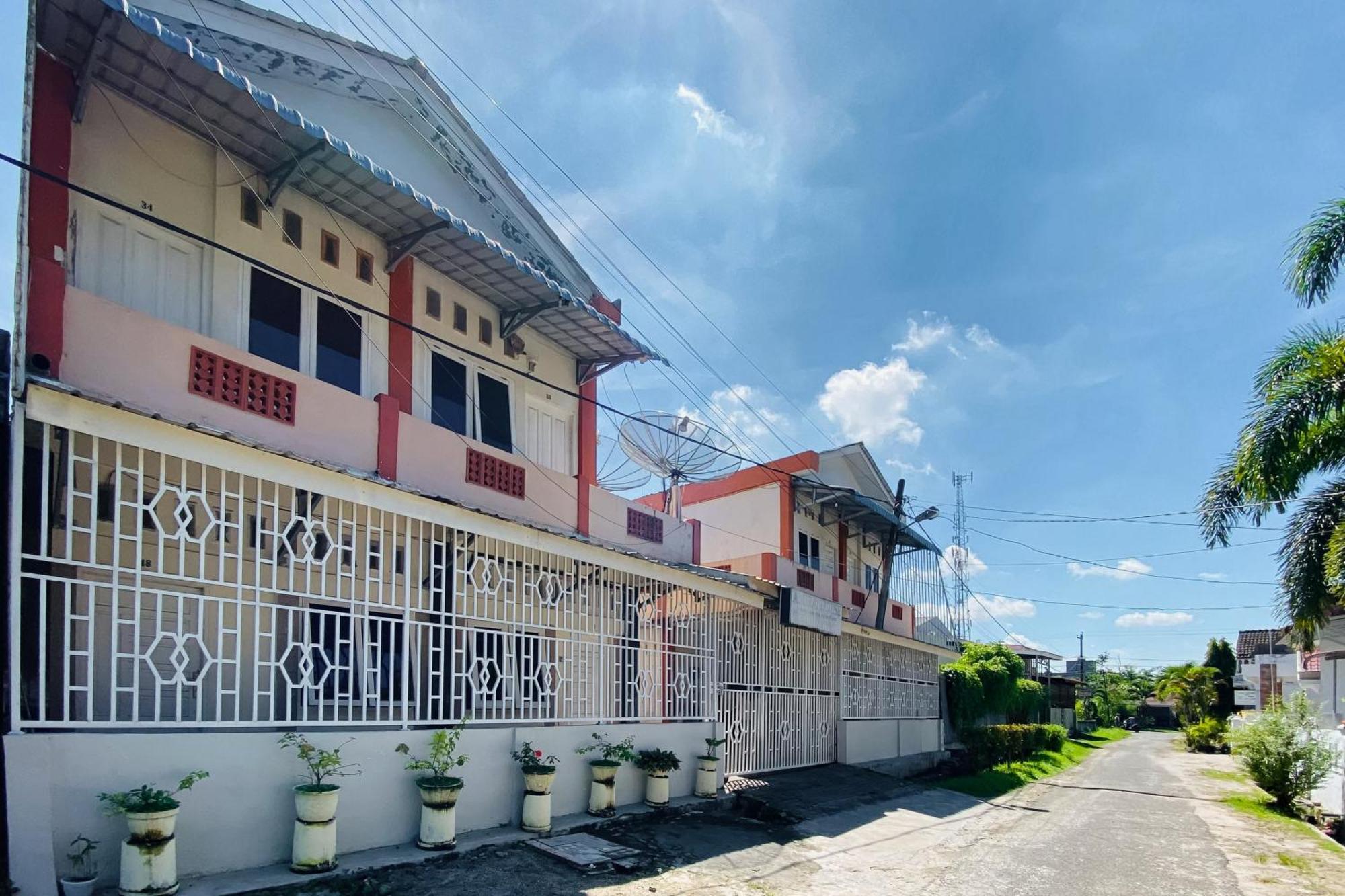 Amira House Kisaran Redpartner Hotell Exteriör bild