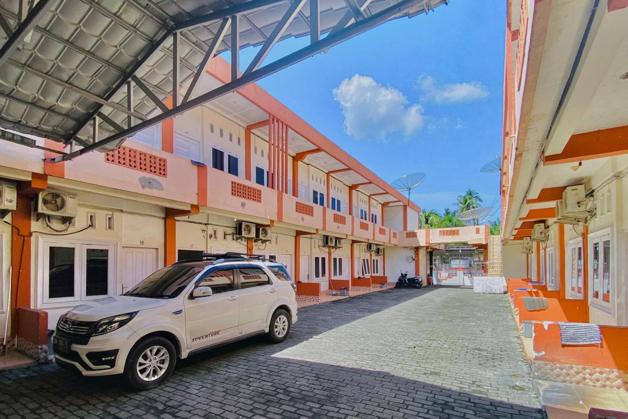 Amira House Kisaran Redpartner Hotell Exteriör bild