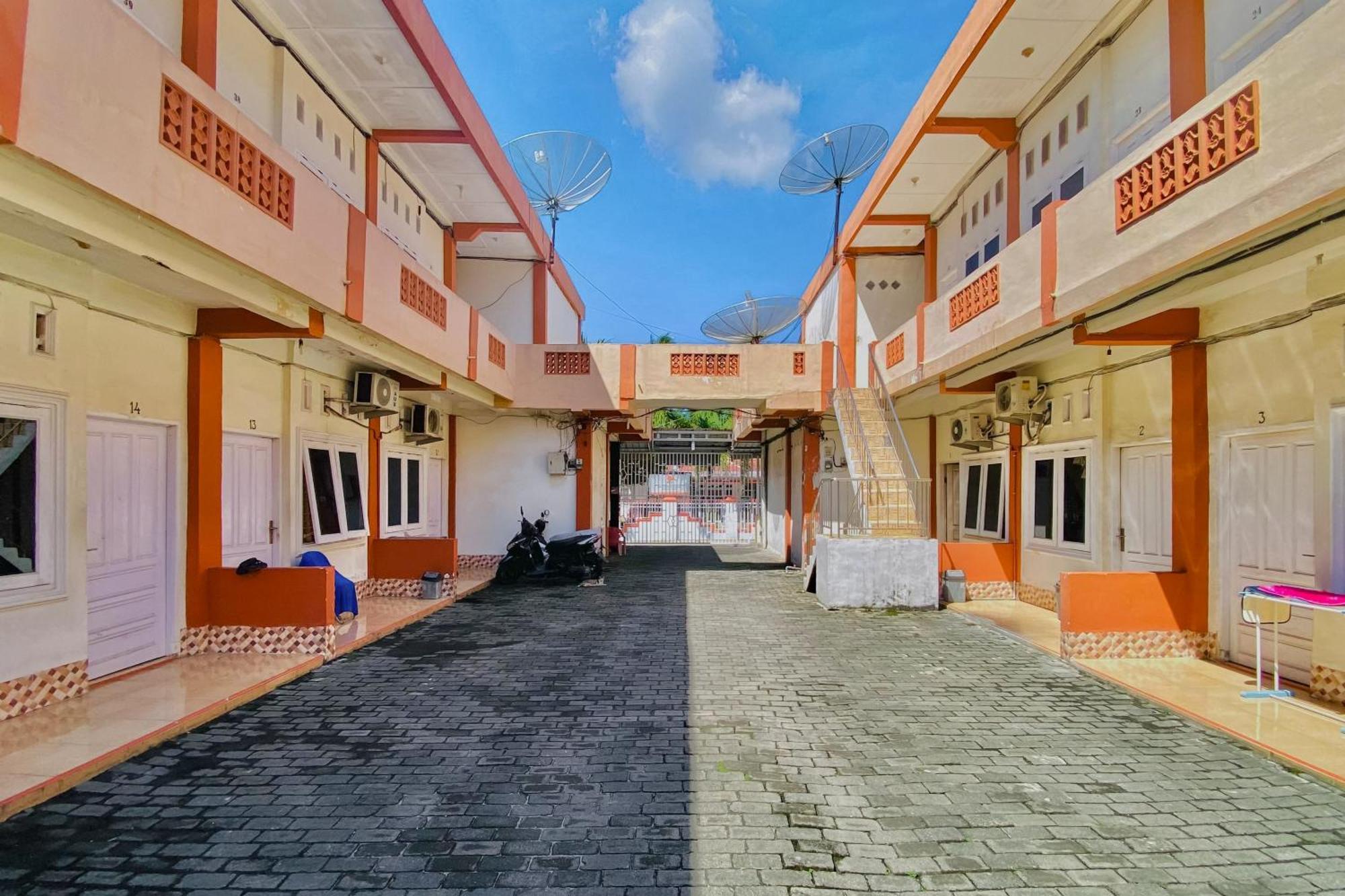 Amira House Kisaran Redpartner Hotell Exteriör bild
