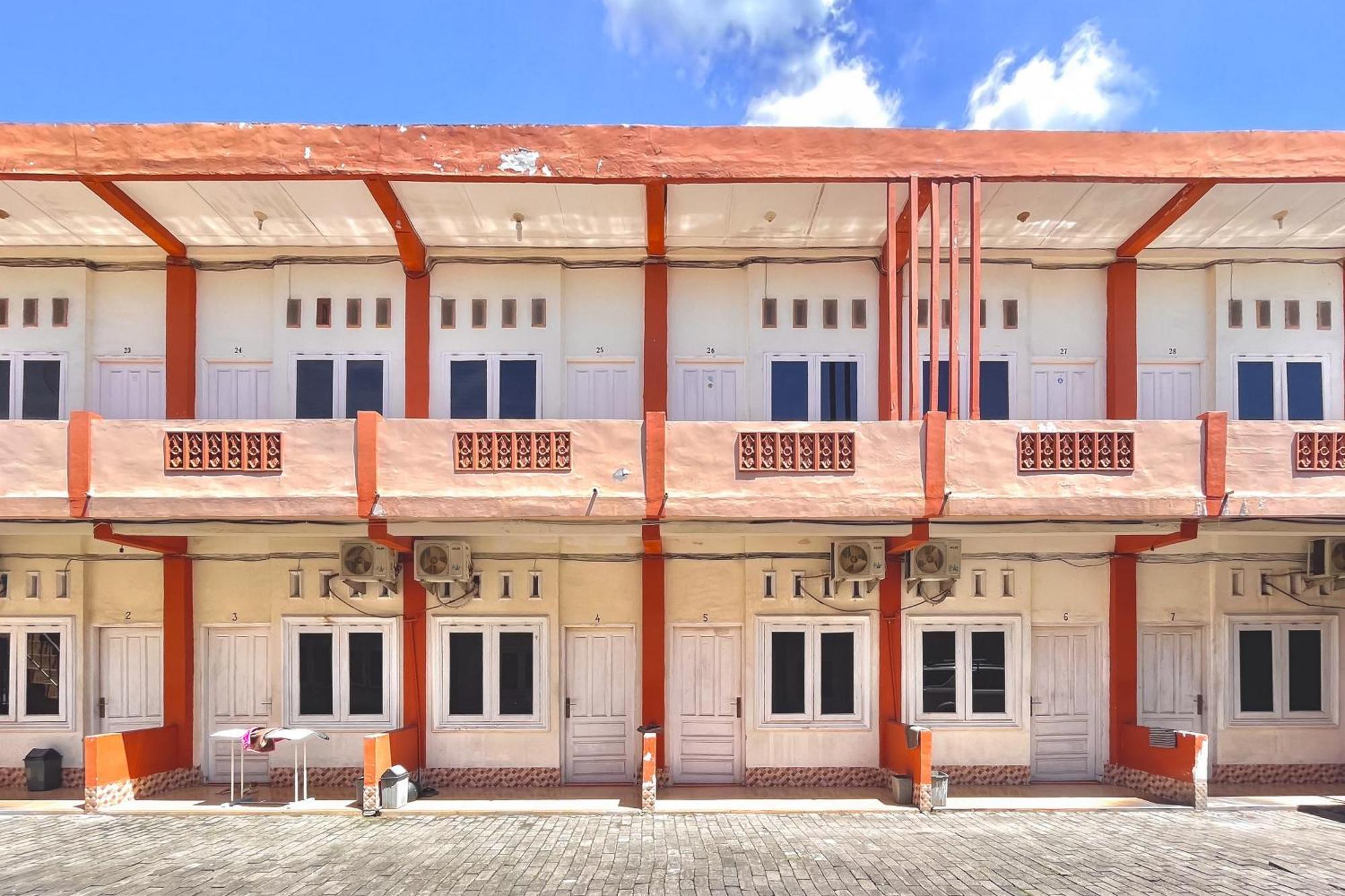 Amira House Kisaran Redpartner Hotell Exteriör bild